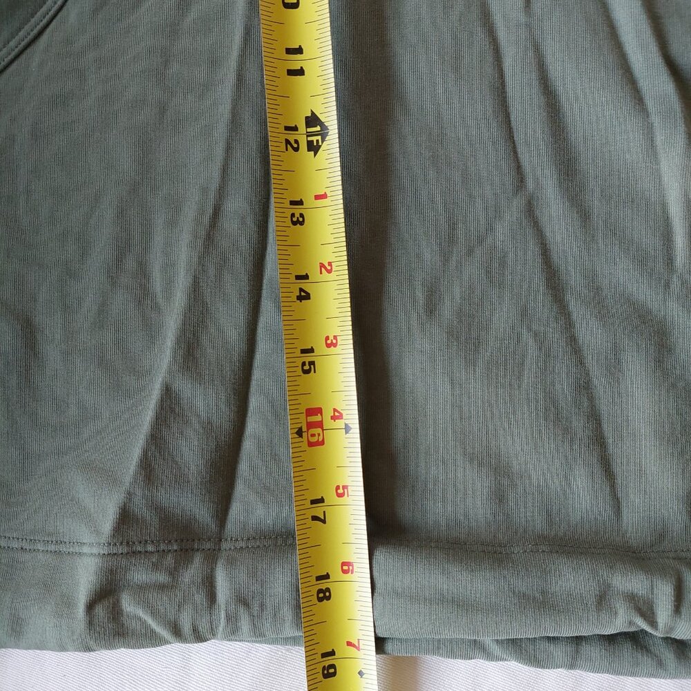 Lululemon Women's Size 6 LA Side Cinch T-Shirt, Green Twill - Picture 7 of 7